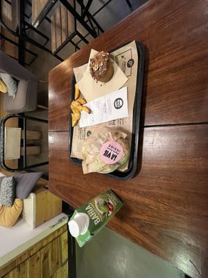   at Hank Cuisine Végétale - Rochechouart in Paris