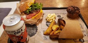  at Hank Cuisine Végétale - Rochechouart in Paris