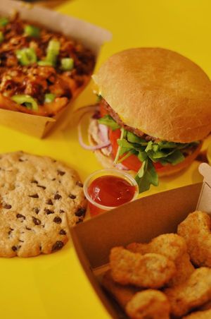 Nuggets and cookies, just two more great things to snack on @hankrestaurant at Hank Cuisine Végétale - Rochechouart in Paris