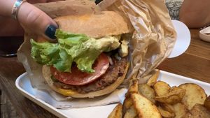   at Hank Cuisine Végétale - Rochechouart in Paris