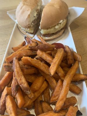 Fries and burger   at Hank Cuisine Végétale - Rochechouart in Paris
