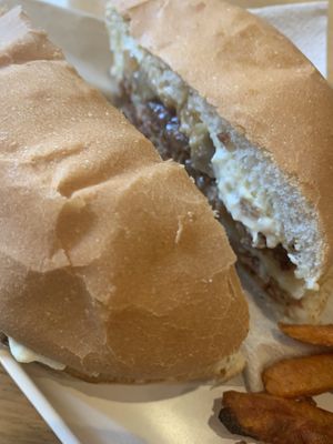 Burger   at Hank Cuisine Végétale - Rochechouart in Paris