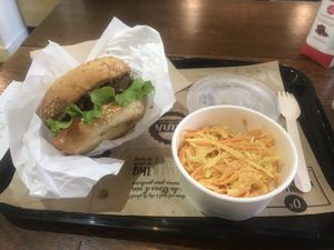 Le touriste et coleslaw salad at Hank Cuisine Végétale - Rochechouart in Paris