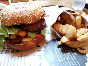 Hankburger at Hank Cuisine Végétale - Rochechouart in Paris