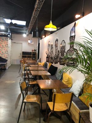 Seating area  at Hank Cuisine Végétale - Rochechouart in Paris