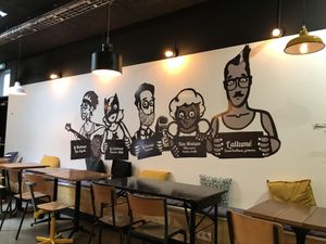 Burger personas at Hank Cuisine Végétale - Rochechouart in Paris