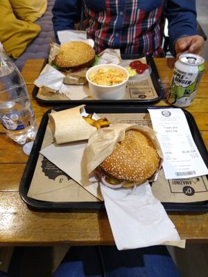 Two large menus for € 30 (dessert in another photo) at Hank Cuisine Végétale - Rochechouart in Paris