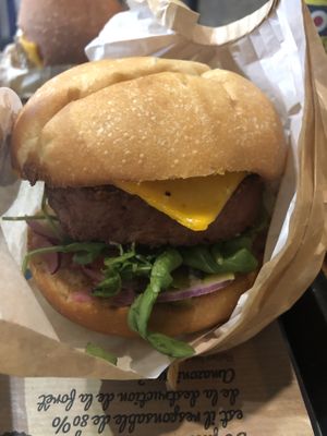 La rockeuse avec beyond meat at Hank Cuisine Végétale - Rochechouart in Paris