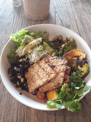 Happines Bowl 70k + tempe 15k at Genius Cafe in Sanur