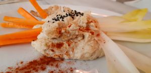 White bean homemade hummus with ginger, perfect to share as a starter! at Kinetic in Mataro