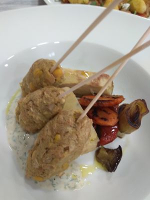 Kebab de garbanzos con verduras, pastel de patata y salsa de yogurt at Kinetic in Mataro