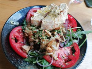 The vegan salad with tofu and tahini: delicious and filling! at Uno Rajh in Murska Sobota