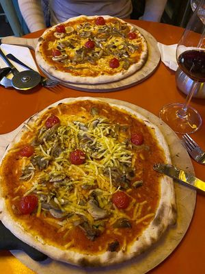 Vegan Funghi Pizza (you need to mention that you’d like the vegan version upon ordering) at Gioia in Frankfurt
