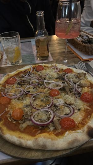 Pizza mit veganem Käse   at Gioia in Frankfurt