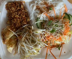 vegan tempeh salad at Osha in Ljubljana