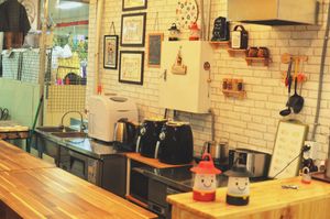 Relaxed ambience of the four reviews of small cafes at No Meat Burger Health in Busan