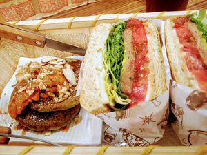 Burger "Combo" = Burger + Korean Pancakes + Home Made Cola. Fresh quality ingredients at No Meat Burger Health in Busan