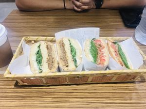 Garlic burger and sandwich at No Meat Burger Health in Busan