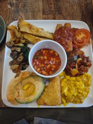 The big breakfast, hash brown in place of black pudding at Vegetus in Cheltenham