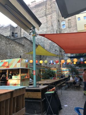 lovely vibes   at Las Vegan's - Vegan Garden Trailer in Budapest