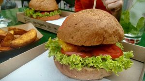 Burger and Wedges at Las Vegan's - Vegan Garden Trailer in Budapest