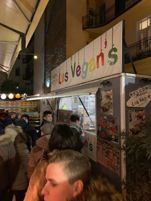food trailer in the evening at Las Vegan's - Vegan Garden Trailer in Budapest
