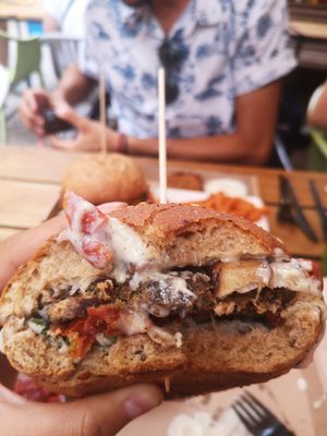 Burger at Las Vegan's - Vegan Garden Trailer in Budapest