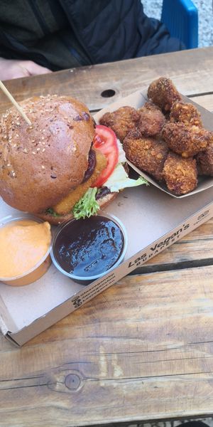 Burger and nuggets at Las Vegan's - Vegan Garden Trailer in Budapest