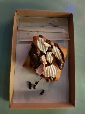 Apple pie type dessert. Looked better than it tasted at Las Vegan's - Vegan Garden Trailer in Budapest