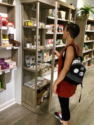 Happy client at La Maison Vegane in Puteaux