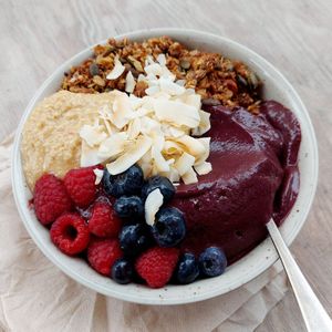 Smoothie bowl: Acai base with loco topping. 🤌🏻 at Mahalo  - Odengatan in Stockholm