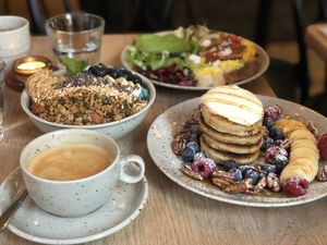 Smoothie Bowl, Pancakes and Scrambled Tofu  at Mahalo  - Odengatan in Stockholm