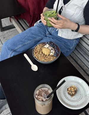 Açaí bowl, snickers boll, frozen matcha latte and protein smoothie (banana split)  at Mahalo  - Odengatan in Stockholm
