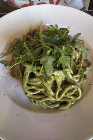 Pici agli spinaci con crema di basilico at Ciriera Osteria Vegan in Trequanda