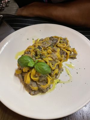 Tagliatelle alla curcuma con funghi   at Ciriera Osteria Vegan in Trequanda