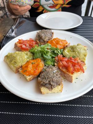 La bruschetta al porro è stata una scoperta!!!  at Ciriera Osteria Vegan in Trequanda