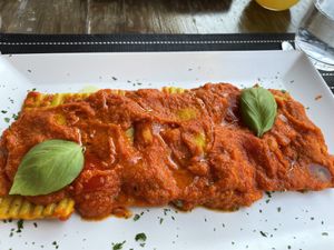 Ravioli di curcuma con ripieno di tofu e spinaci   at Ciriera Osteria Vegan in Trequanda