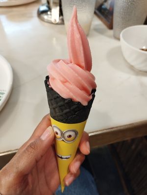 Self serve ice cream (strawberry) at SUHU 素虎 - Qianmen in Beijing