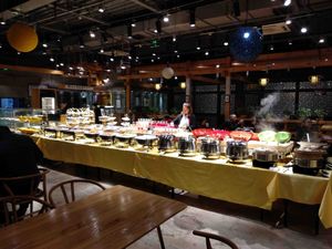 Buffet inside Vegetarian Tiger Qianmen at SUHU 素虎 - Qianmen in Beijing