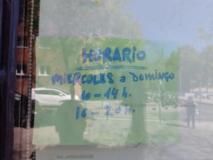 Opening hours so as mid-Aprin 2023 at Dolce & Vegana in Madrid