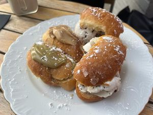 Fartons: Pistachio cream, Hazelnut cream, and 2 fartons with stracciatella ice cream. at Dolce & Vegana in Madrid