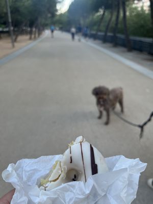 rosquilla de chocolate blanco  at Dolce & Vegana in Madrid