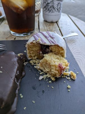 White chocolate and blueberry cake at Dolce & Vegana in Madrid