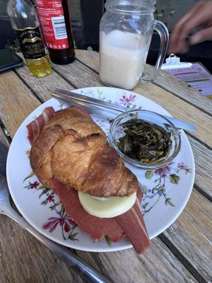 Croissant con queso y bacon veganos  at Dolce & Vegana in Madrid