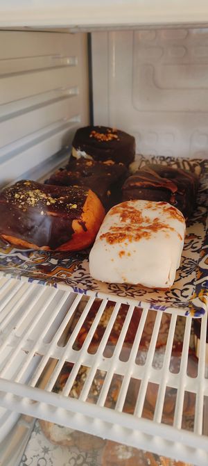 Tienen Donuts y tartas, también fosquitos. at Dolce & Vegana in Madrid