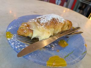 Pastry cream croissant at Dolce & Vegana in Madrid