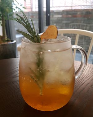 Apple crumble tea Ade at The Raw by Twins in Seoul