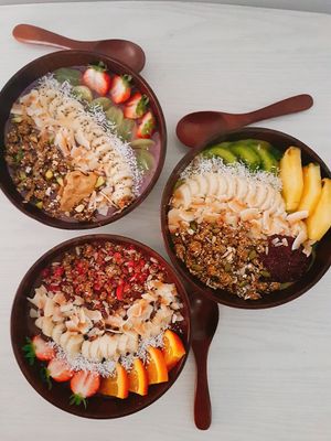 smoothie bowls at The Raw by Twins in Seoul