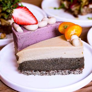 yuzu and black sesame cake at The Raw by Twins in Seoul