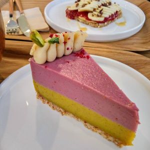 raspberry pistachio cake at The Raw by Twins in Seoul